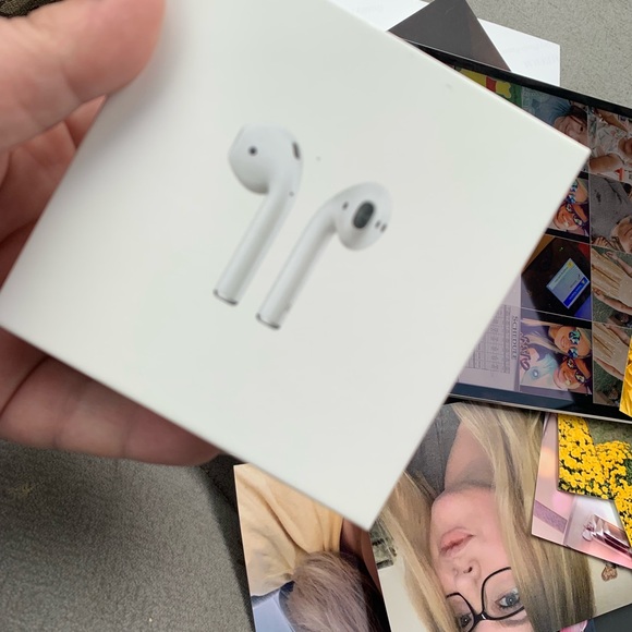AirPods series 2 - Picture 3 of 6